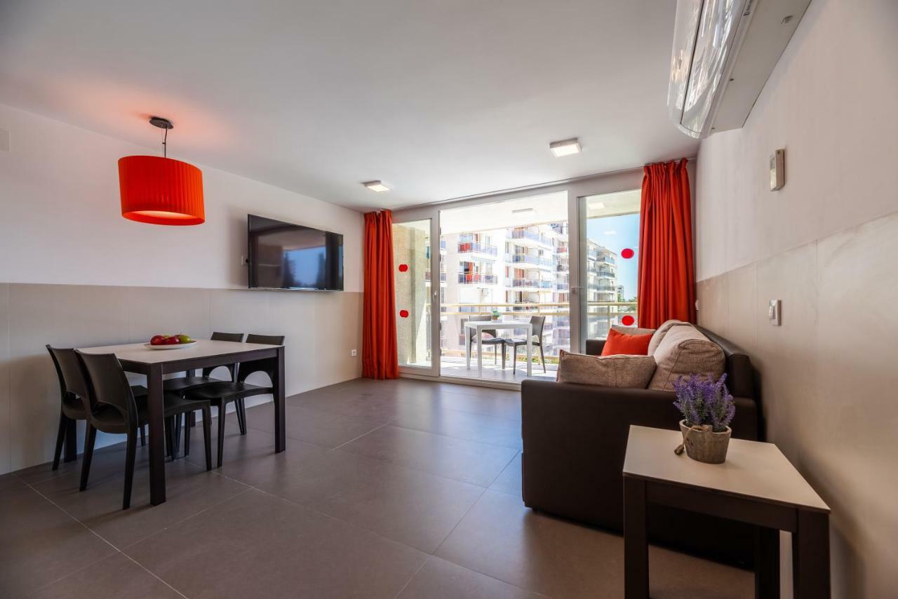 Rentalmar Navarra Family Suites Salou Room photo